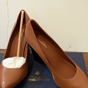 Brooks Brothers Leather High Heels Shoes. Size 9